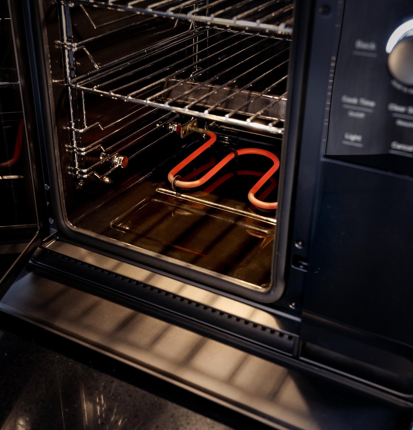 P9SBAAS6VBB GE Profile™ Smart Indoor Pellet Smoker