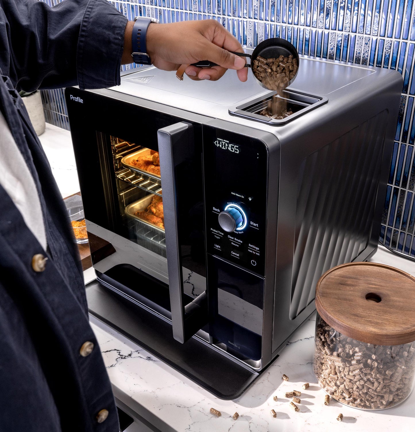 P9SBAAS6VBB GE Profile™ Smart Indoor Pellet Smoker