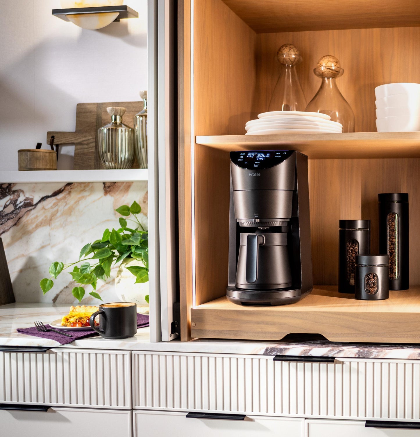 P7CGAAS6TBB GE Profile™ Smart Grind and Brew Coffee Maker with Podless Single Serve